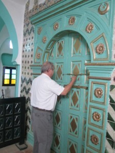 Porte d'entr&eacute;e du lieu o&ugrave; repose Sidi Embarek