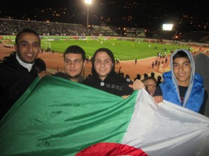 Jeunes f&ecirc;tant au stade la victoire