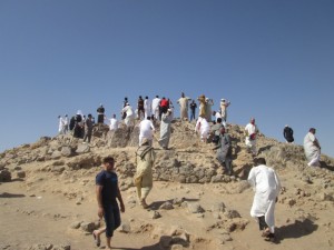 51 Montagne de Ouhoud, tr&egrave;s pris&eacute;e par les P&eacute;lerins