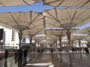 56 Agents d'entretien sous les parasols g&eacute;ants