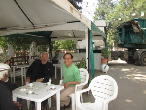 Avec Halim, responsable du "Petit th&eacute;&acirc;tre"